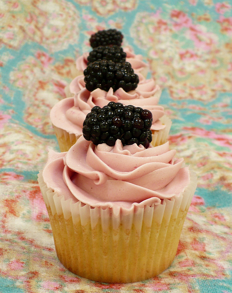 3 Easy Blackberry Cupcake Ideas